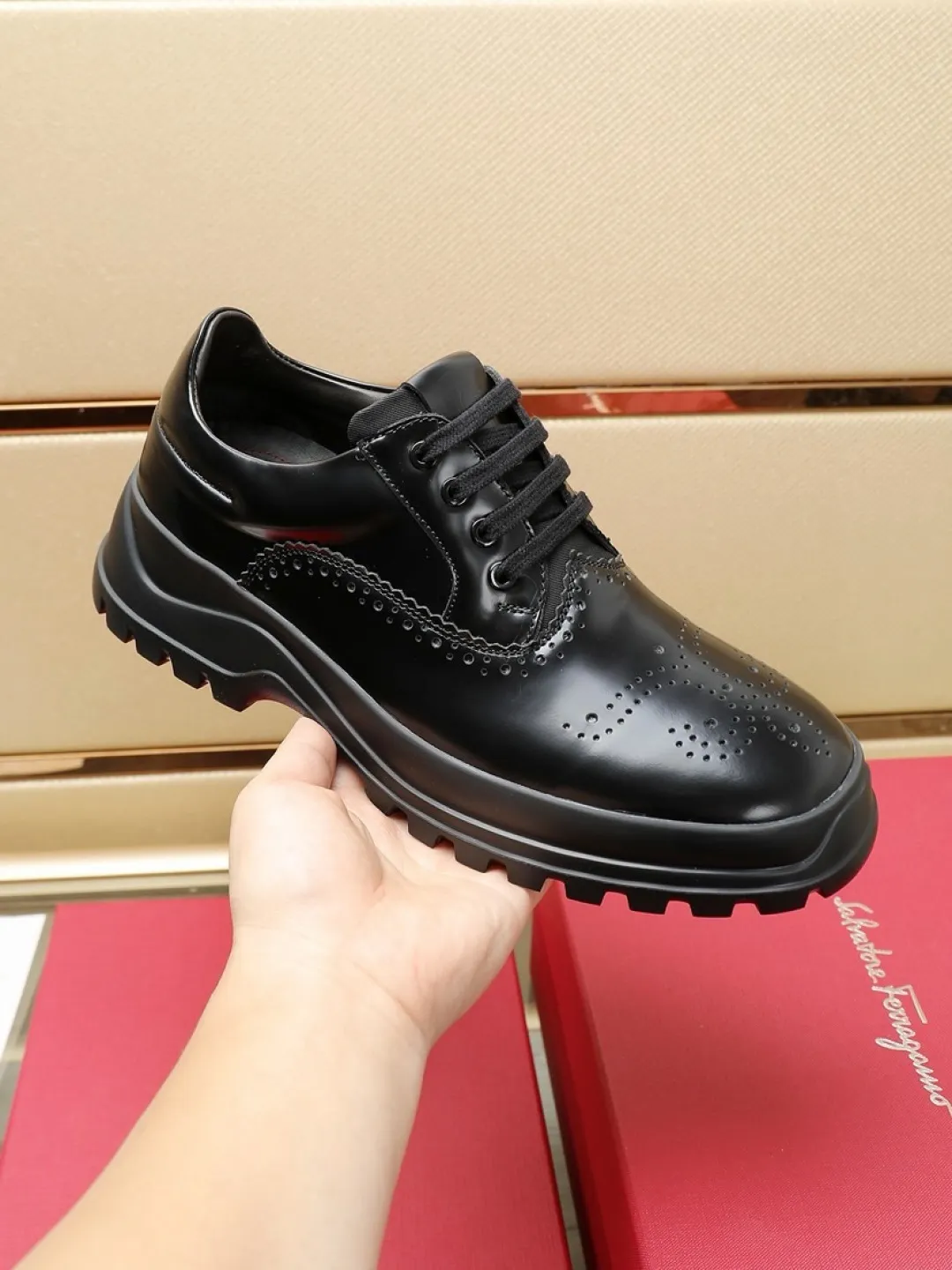Factory P680💰🔥《Ferragamo》👏Latest•High-end top brand luxury~purchasing agent, top~quality. New fashionable business men's shoes 🔜The uppers are made of original first-layer open-edge beaded cowhide➕cowhide·lining, with fine workmanship. The original stylish and soft combination wear-resistant and non-slip outsole is light and comfortable on the feet. The real thing looks better in real photos. Number of yards: 38--44 (45 and 46 can be customized)
